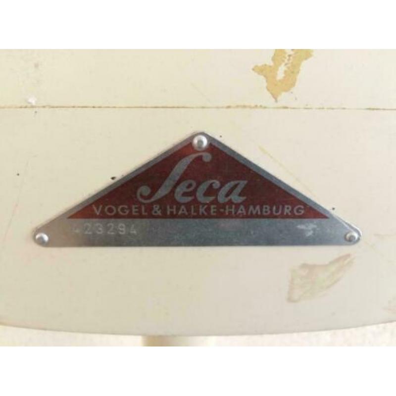 Authentieke industriele vintage SECA dokters weegschaal 50s