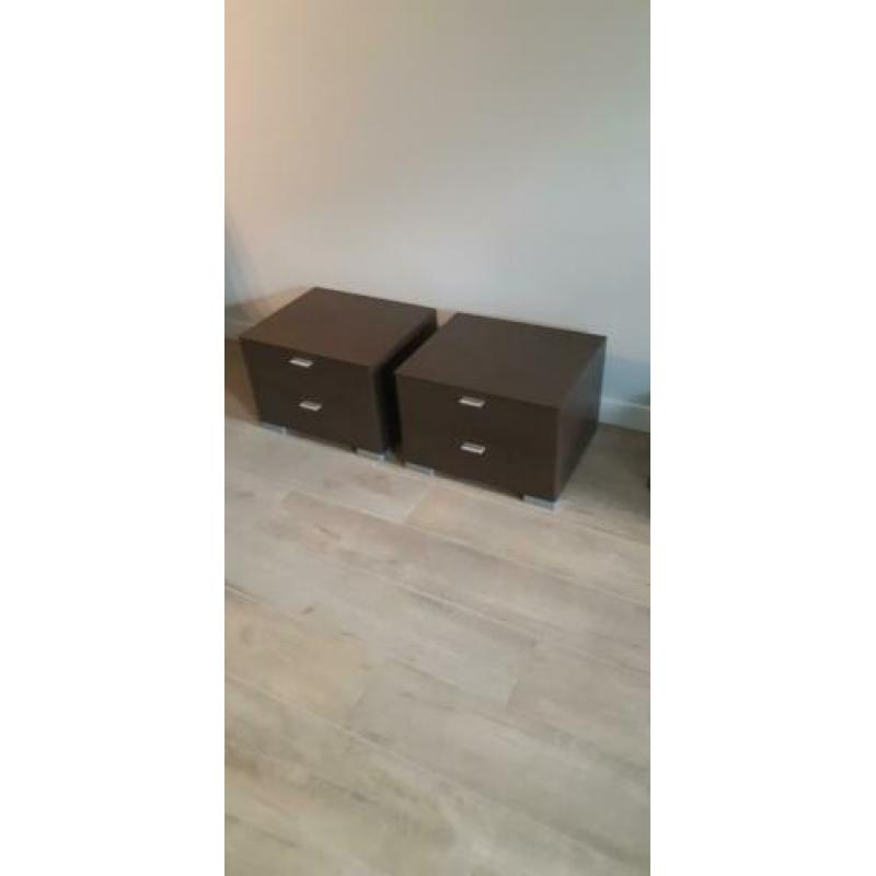 2 zeer nette nachtkastjes