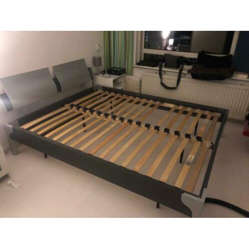 180 bij 200 bed + gratis matras