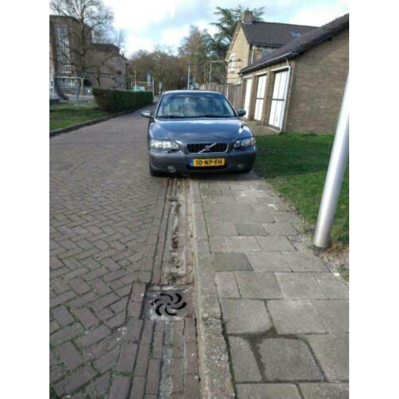 Volvo S60 2.0 T momentum sports! 2004 Grijs