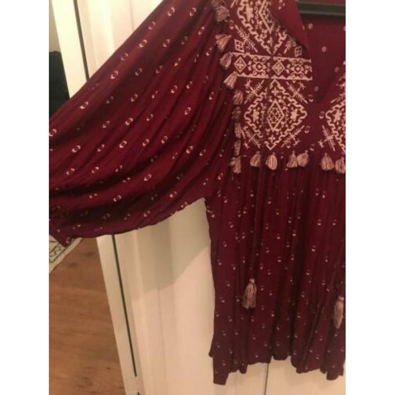 Boho rode jurk met borduursels Zara L Romy Boomsma stijl