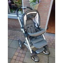 mutsy team eco met MAXI-COSI AUTOSTOEL