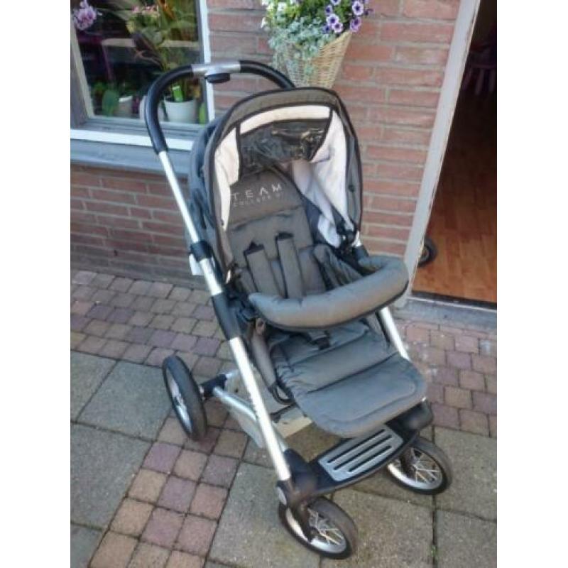 mutsy team eco met MAXI-COSI AUTOSTOEL