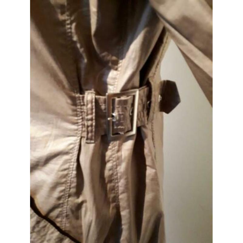 Mooie Trenchcoat maat 40/42 taupe