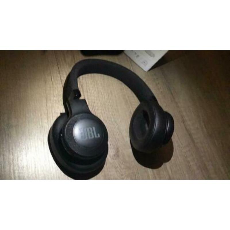 JBL E55 Bluetooth headset 1 week oud