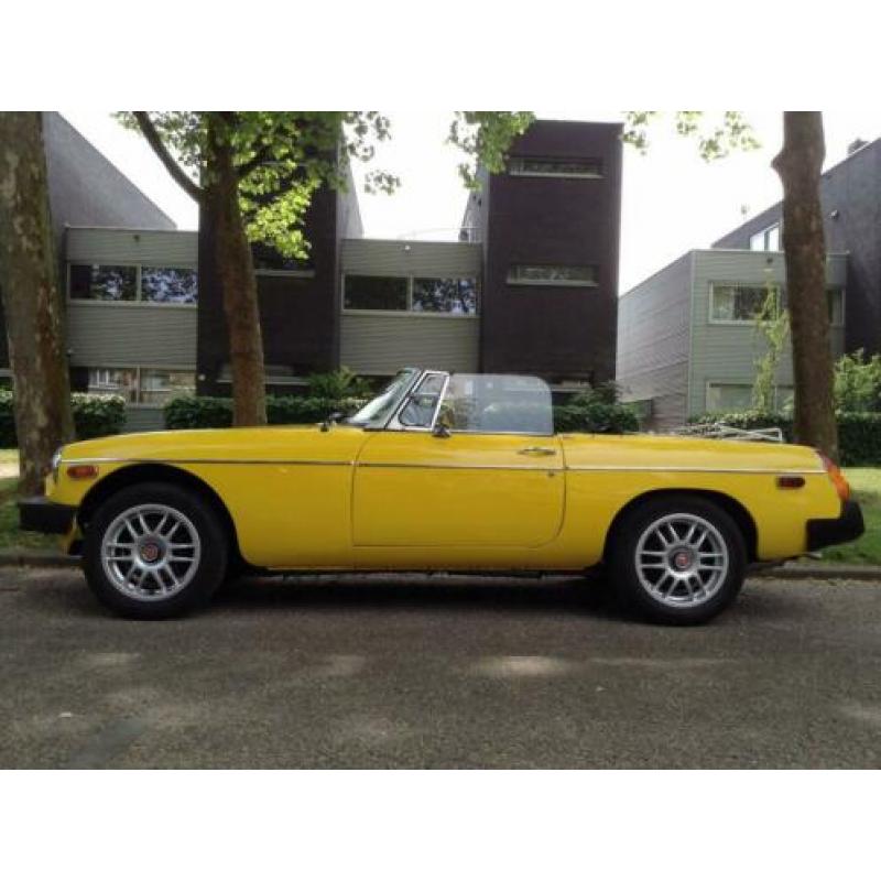 Stoere MGB cabrio MG cabriolet huren