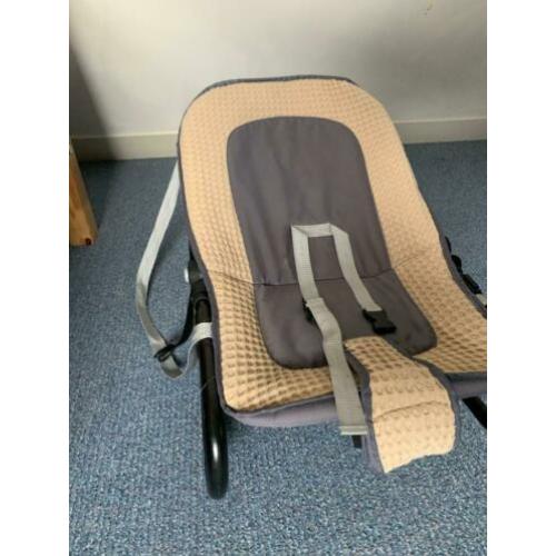 Gratis afhalen: wipstoel, baby-hangmat en looprek