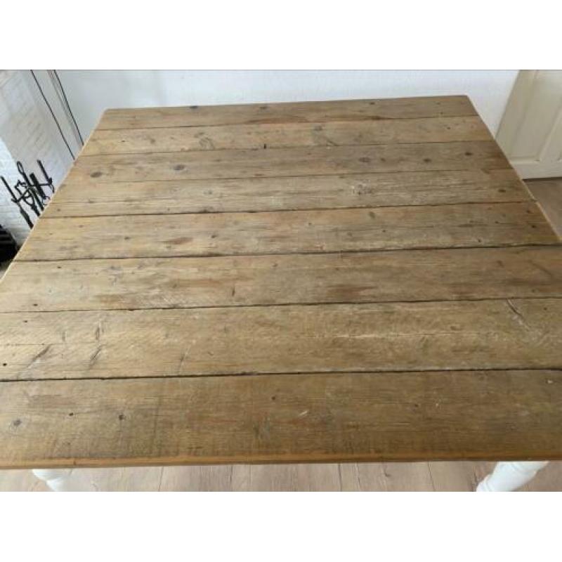 Vierkante eettafel 1.60 bij 1.60 cm te koop, wit met hout.