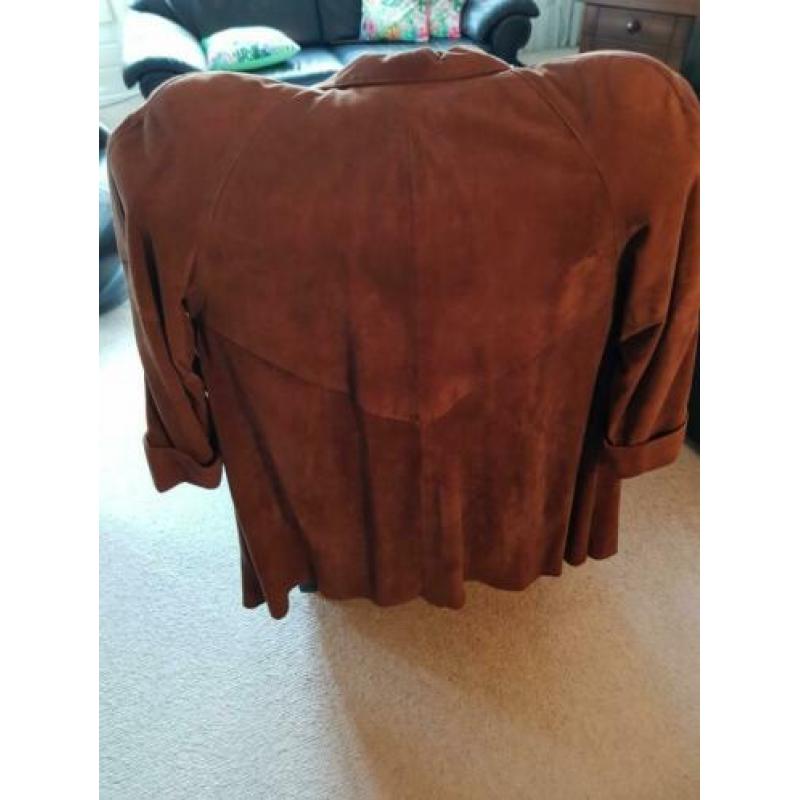 Wildlederen dames mantel met losse schoudercape met bont