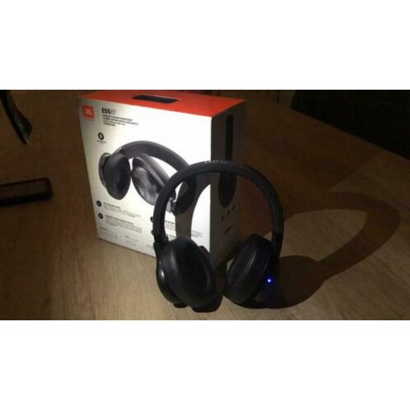 JBL E55 Bluetooth headset 1 week oud