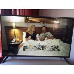 LG 42 inch LED smart tv