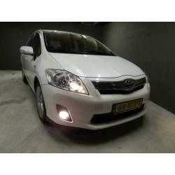 Toyota Auris 1.8 Full Hybrid Dynamic, parelmoer wit automaat
