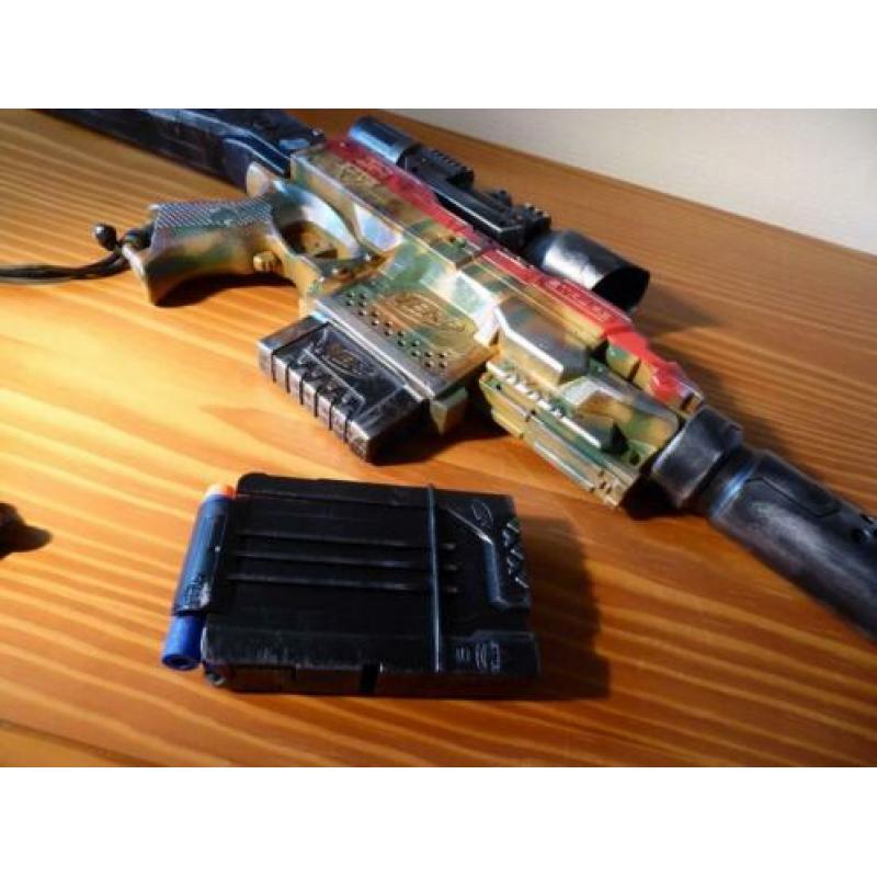 Custom nerf stryfe geweer. Met kijker en 2 mags. 20 pijltjes