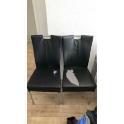 Uitschuifbare eettafel, met melkglazen blad.