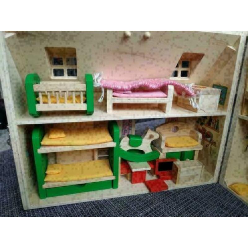Houten poppenhuis