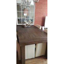 Eetkamer tafel