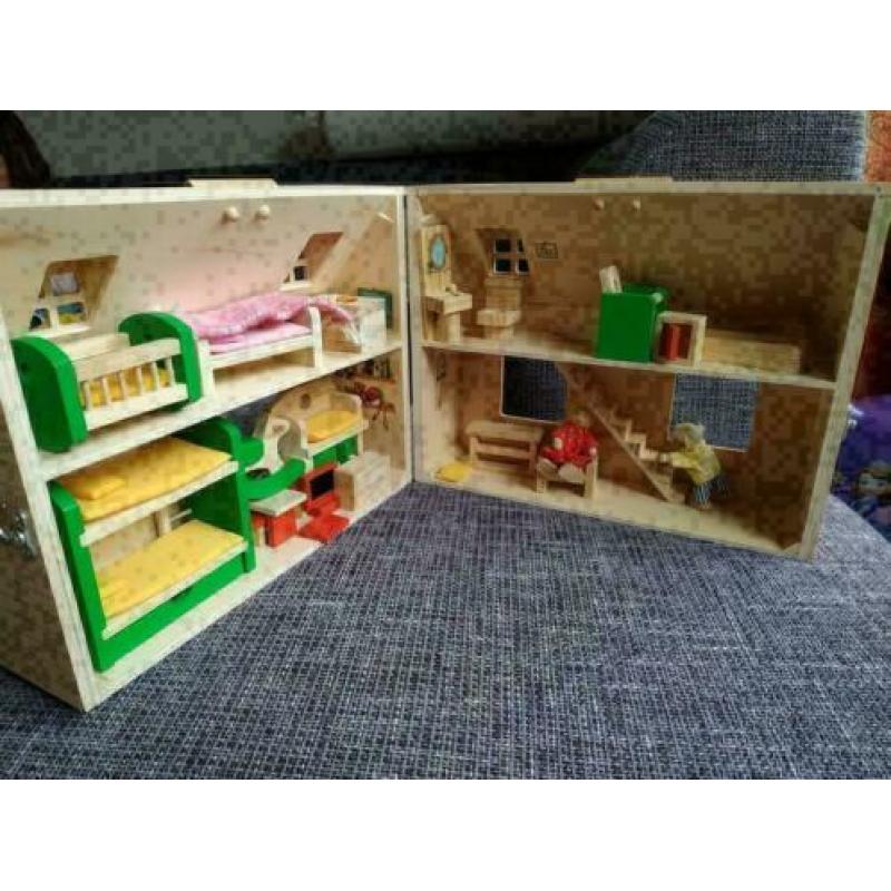 Houten poppenhuis