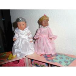 Mini Baby Born kledingkastje met de twee B.B.-prinsesjes