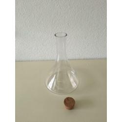 Fles met kurk maatbeker