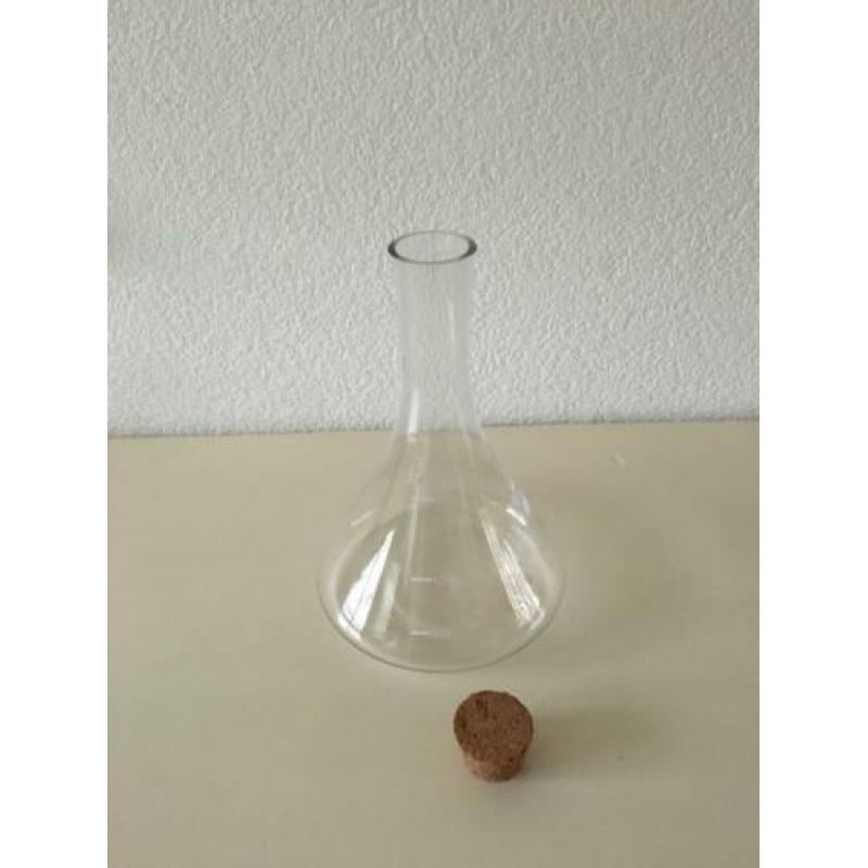 Fles met kurk maatbeker