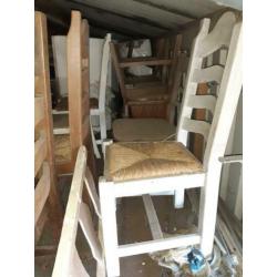 Schuuropruiming. Eetkamer stoelen 16 stuks. Alles in een koo