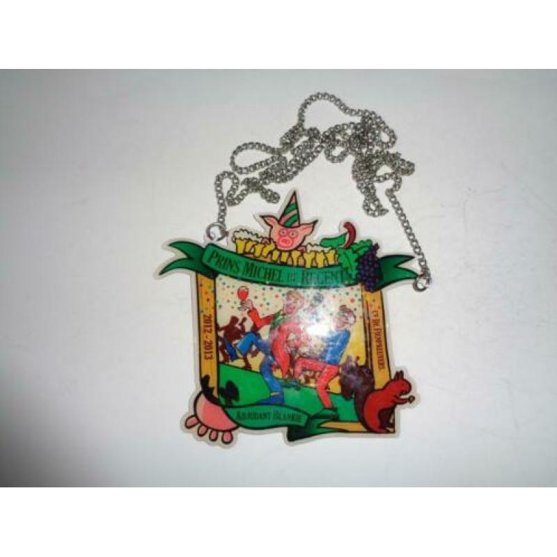 24 stuks Carnaval Medailles & 1 Carnavals Ketting,