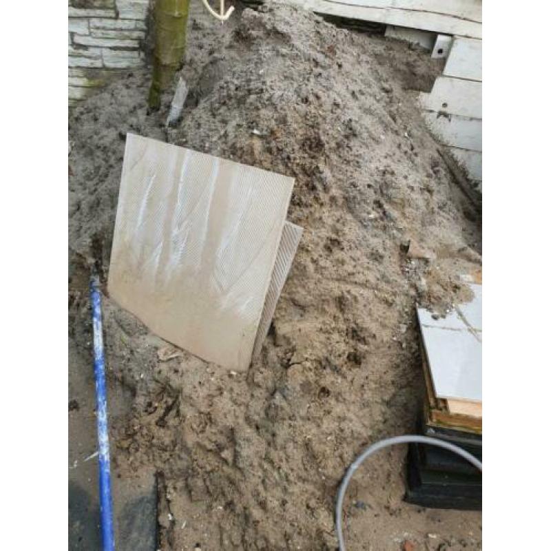 Zwarte tegels gebruikt 2,00 P/s ik heb 40 ze zijn 60×60