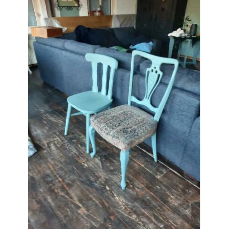 Schuuropruiming. Eetkamer stoelen 16 stuks. Alles in een koo
