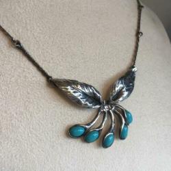 Zilveren ketting met blauwe steentjes