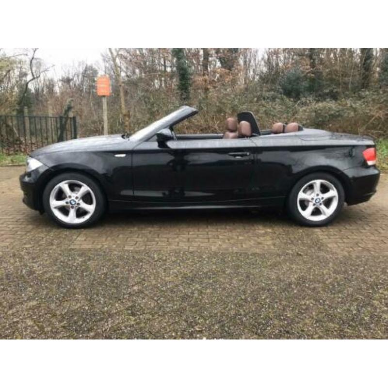 BMW 1-Serie High Executive 2.0 118I Cabrio 2008 Zwart