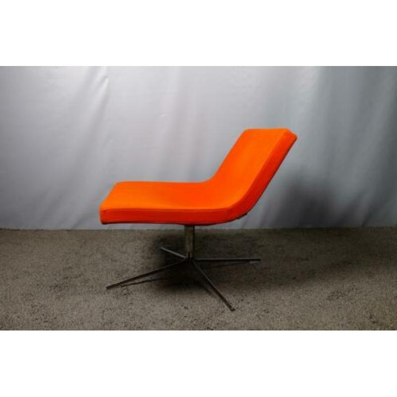 Offecct Bond designfauteuil oranje bij TheReSales