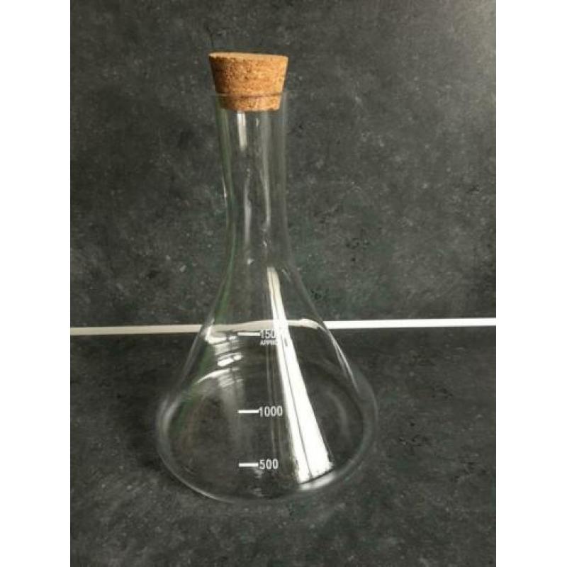 Fles met kurk maatbeker