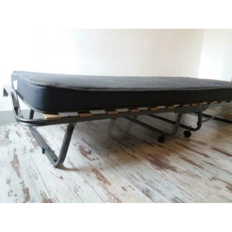 Logeerbed