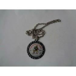 24 stuks Carnaval Medailles & 1 Carnavals Ketting,