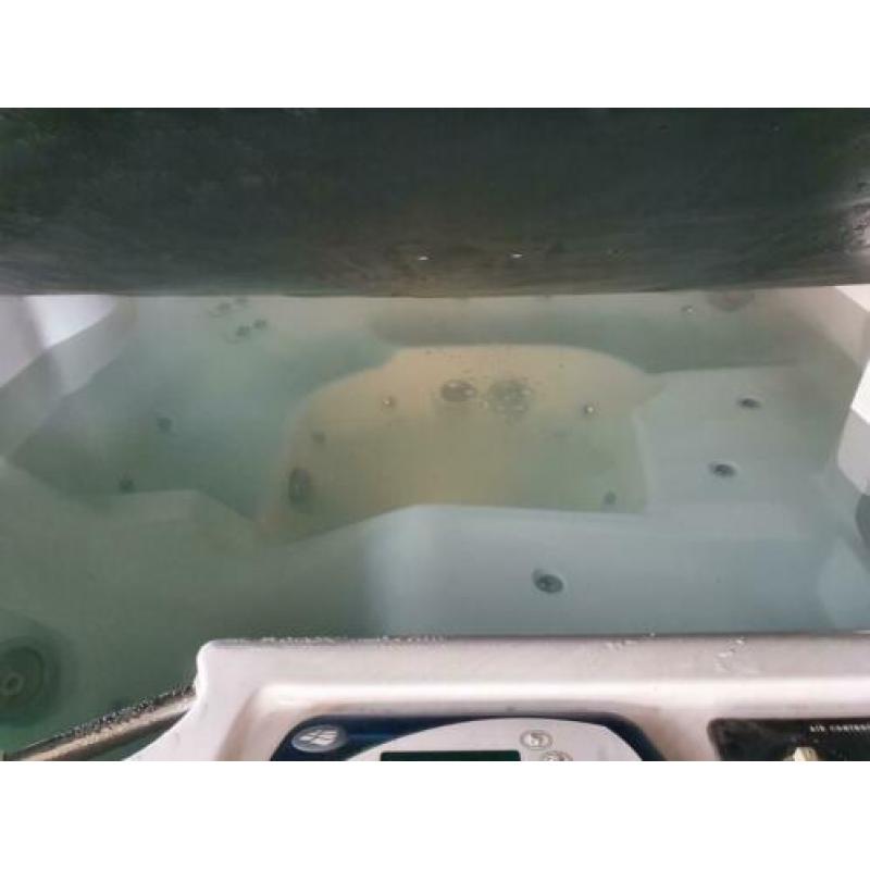 Sundance jaccuzie 2.20 x 2.20 500 euro