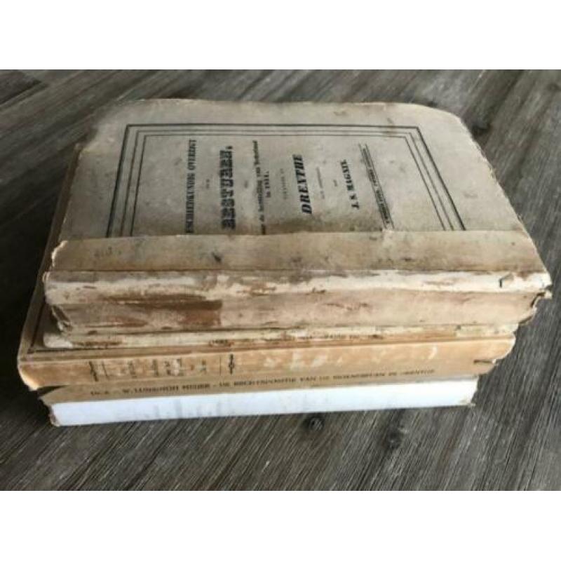 5 zeldzame antiquarische boeken over Drenthe