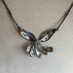 Zilveren ketting met blauwe steentjes