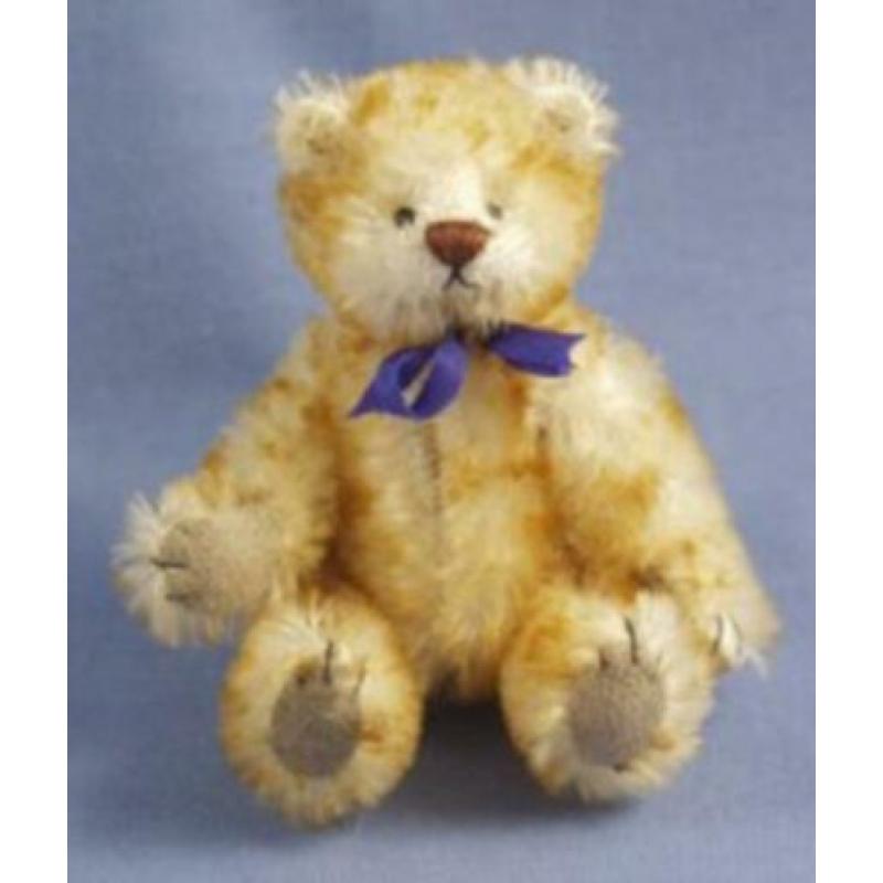 Deb Canham miniatuur beer minibeer mohair beertje teddybeer