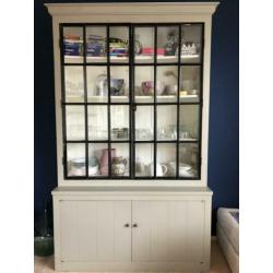 Buffetkast warm grijs met stalen zwarte deuren vintage