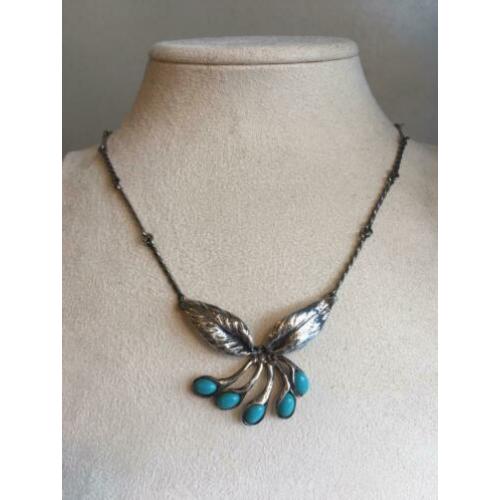 Zilveren ketting met blauwe steentjes