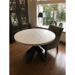 Riverwoods witte, houten eettafel, zwarte metalen spinpoot