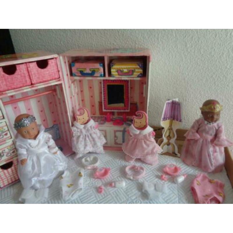 Mini Baby Born kledingkastje met de twee B.B.-prinsesjes