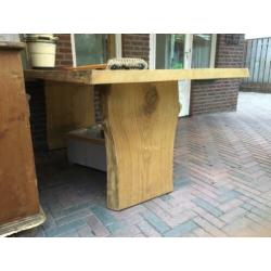 Robuuste eiken boomstamtafel