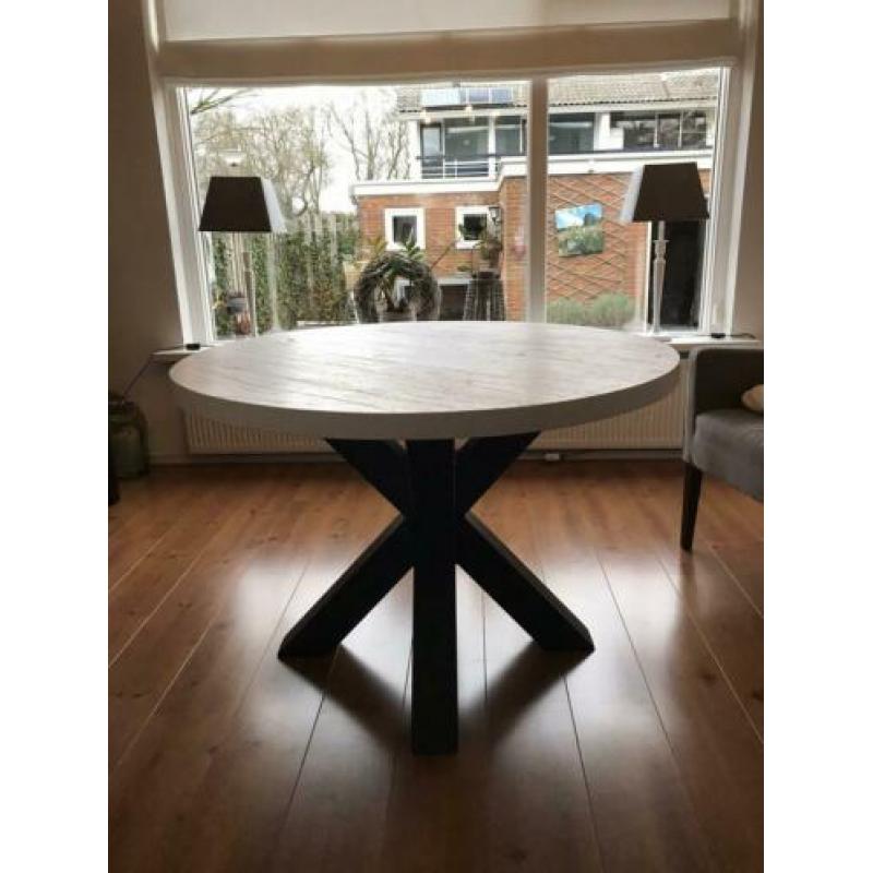 Riverwoods witte, houten eettafel, zwarte metalen spinpoot
