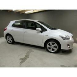 Toyota Auris 1.8 Full Hybrid Dynamic, parelmoer wit automaat