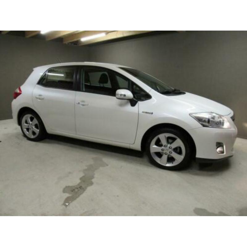 Toyota Auris 1.8 Full Hybrid Dynamic, parelmoer wit automaat