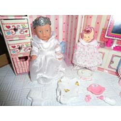 Mini Baby Born kledingkastje met de twee B.B.-prinsesjes