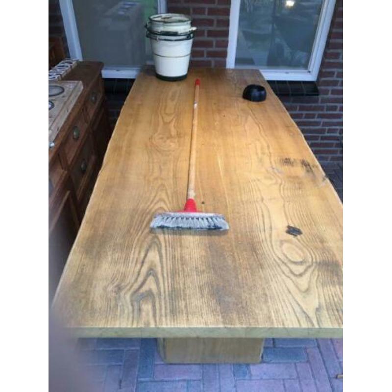Robuuste eiken boomstamtafel