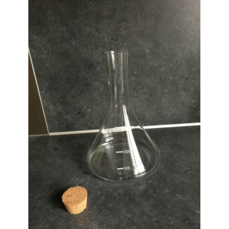 Fles met kurk maatbeker