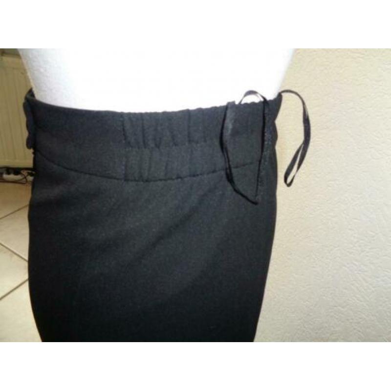 dorette maat 46 taille 44 tot 46 cmgevoerd/ritszwart